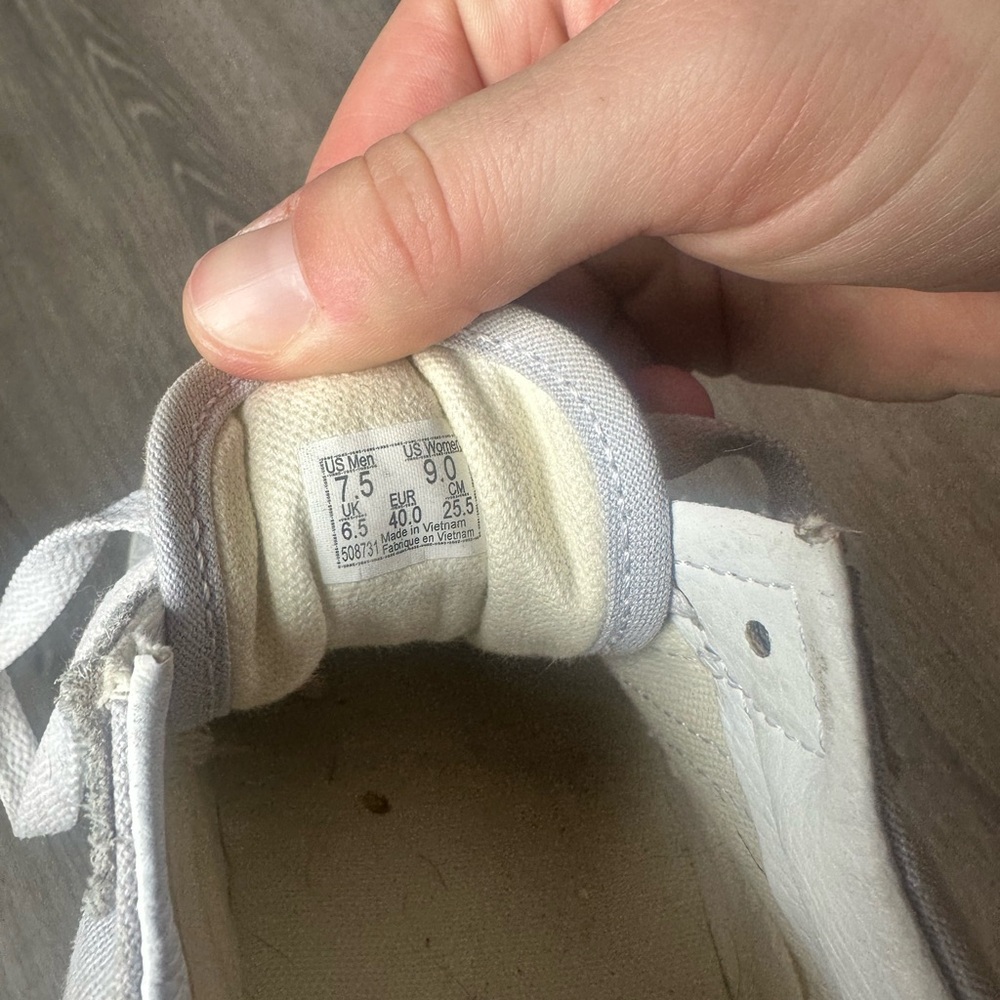 Vans - Picture 2 of 4